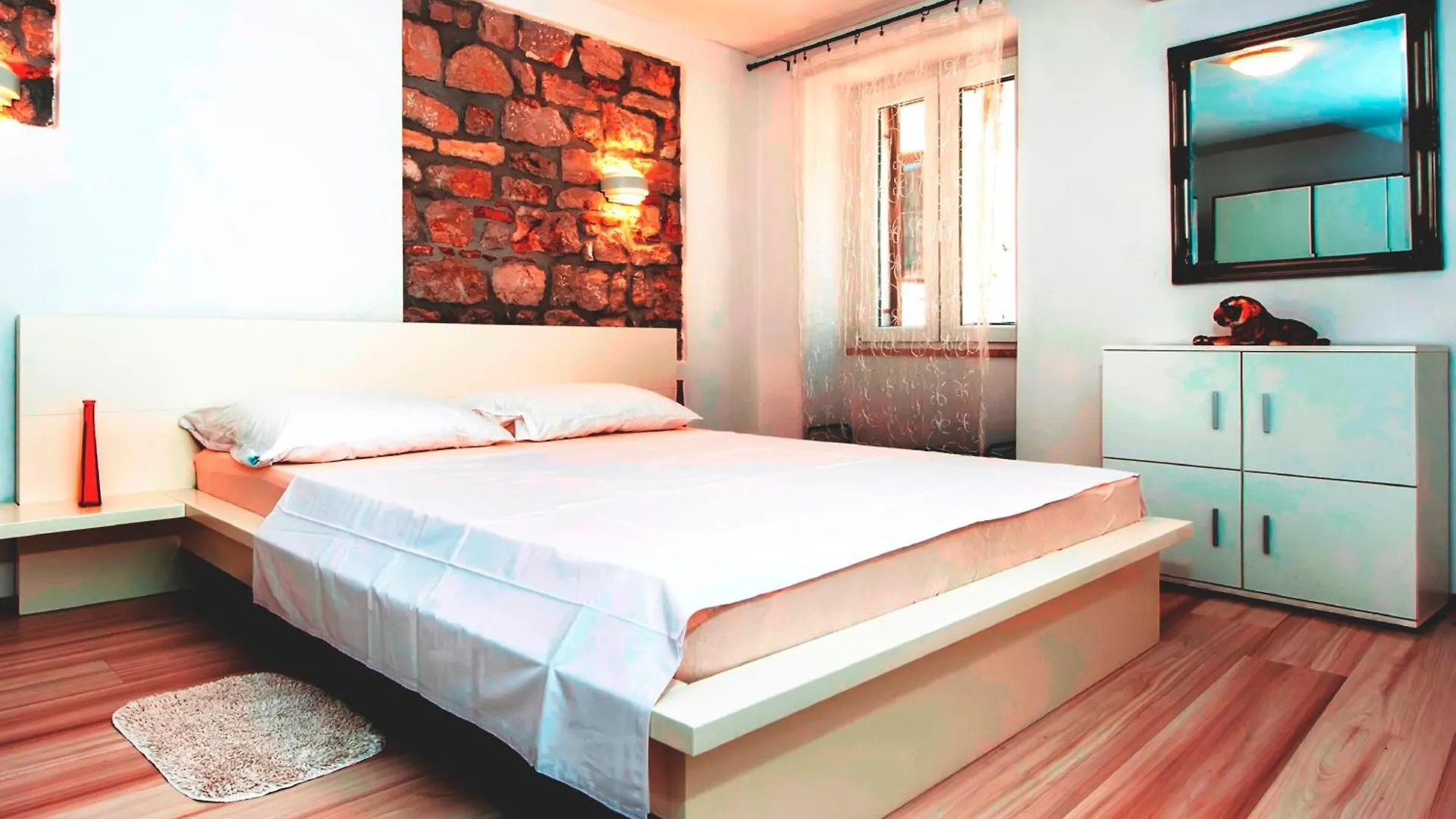 Augustina Apartments Ρόβινι
